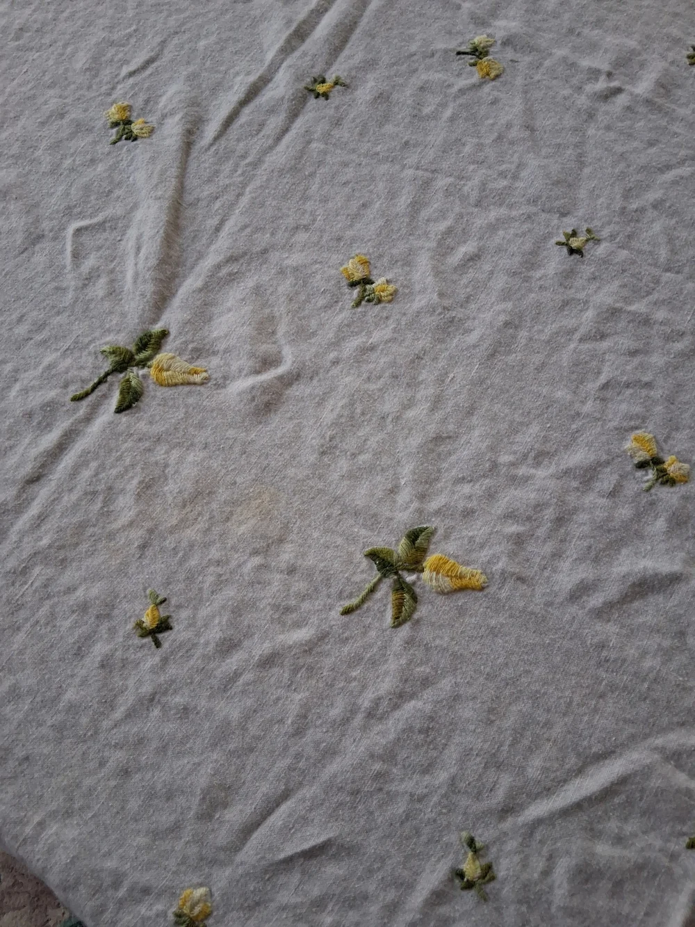 Embroidered Lemon Rosebuds Tablecloth - White